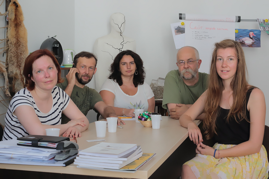 M. Strazds: Ekspedīcijas komanda kopā ar Ukrainas galvenajiem melno stārķu pētniekiem Ļvovas dabas vēstures muzejā. No kreisās Indra, Andrijs, Natālija, Māris un Maija
